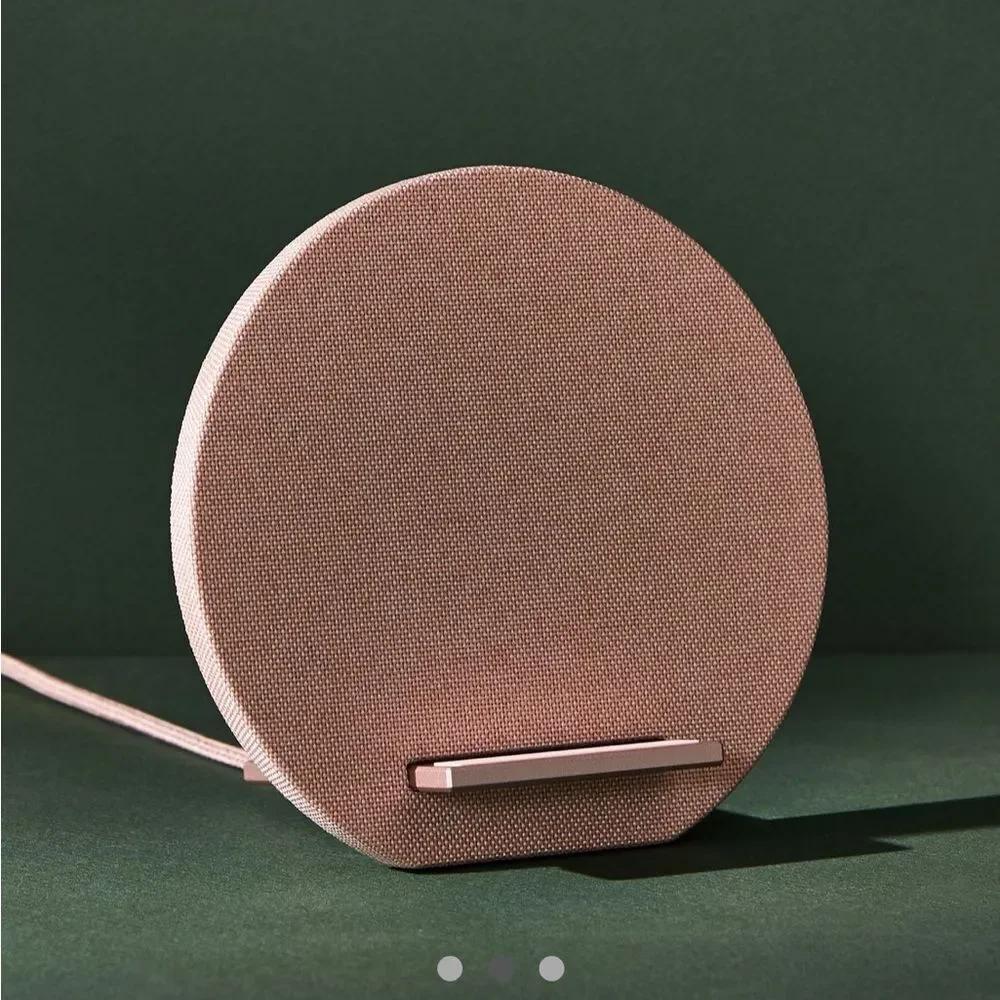 Anthropologie x Native Union Wireless Cellphone Charging Dock | Rose Pink